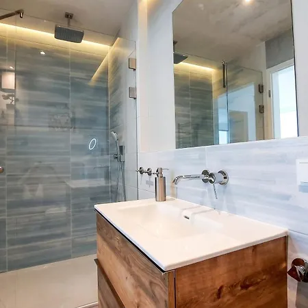 Comfort A102 Two Bedrooms Sea View 10th Floor Parking Free شقة